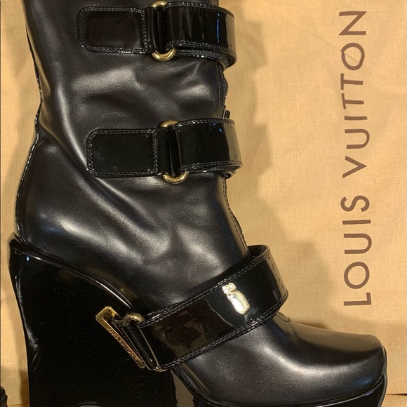 100% Authentic Louis Vuitton Runway Black Leather Wedge Multi Strap Boots - Picture 4 of 12